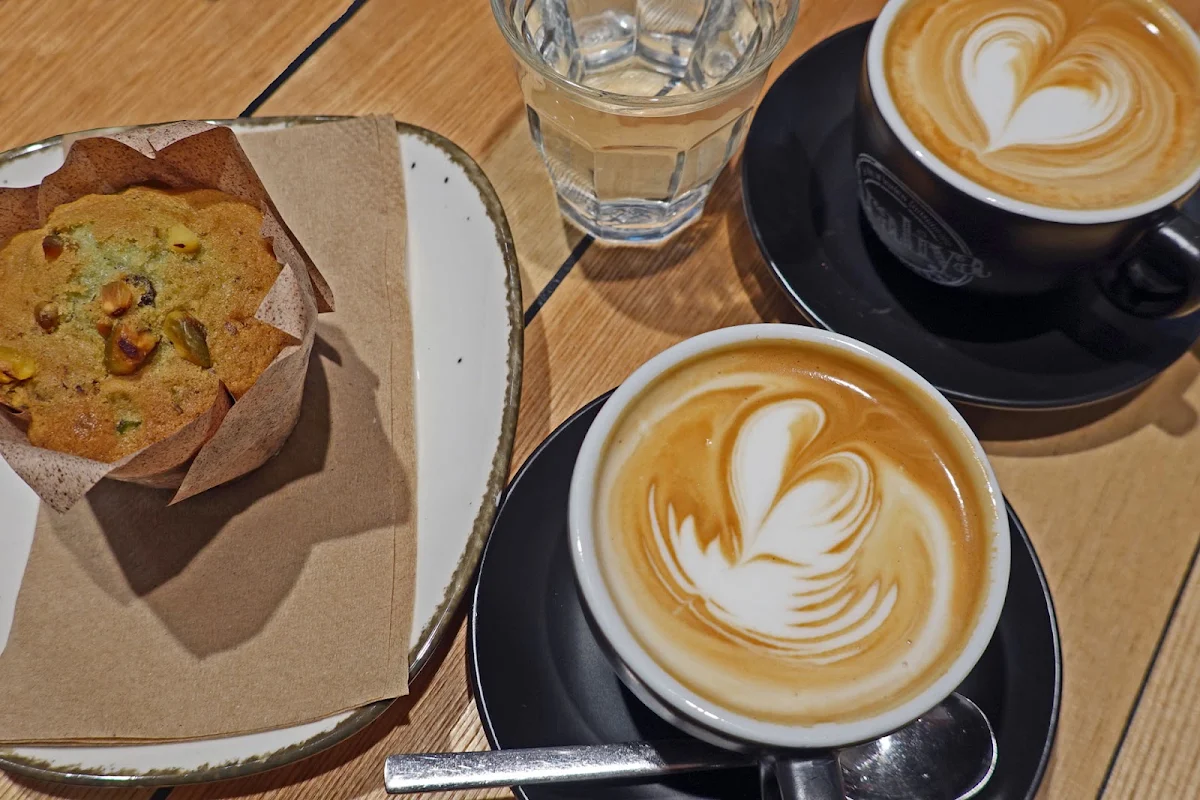 Pistazien Muffin, Kopi Kadé. Der Kaffeeladen