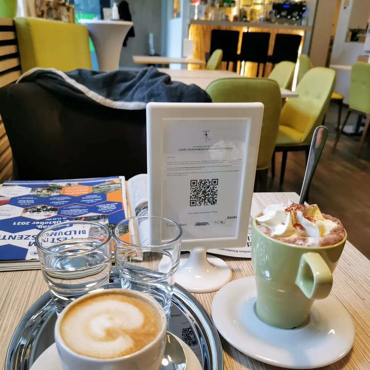 Zwei Die Sich Mögen Café Und Heisse Schoko