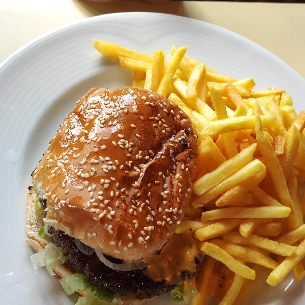 Alpenburger Mit Pommes Frites