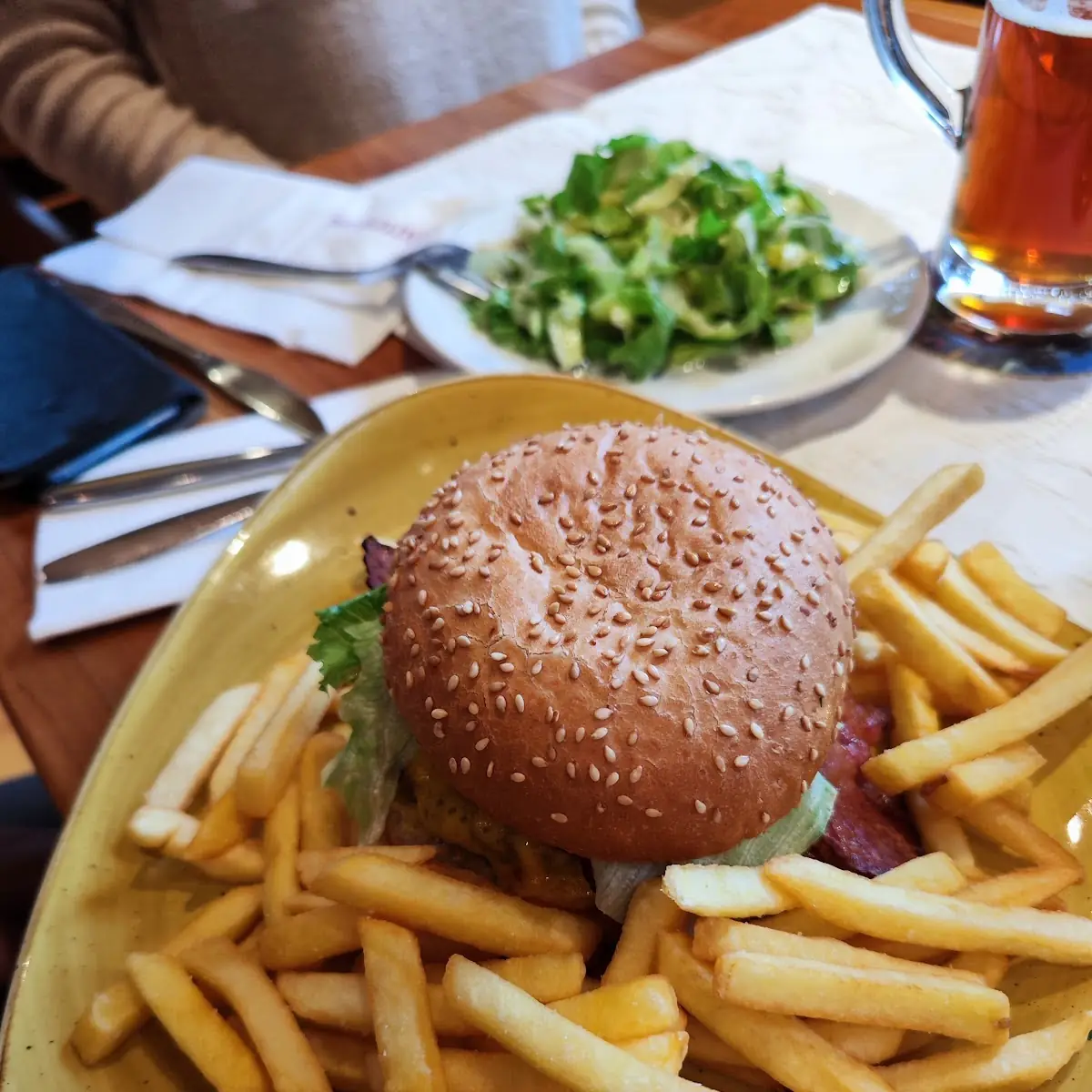 Burger Mit Pommes