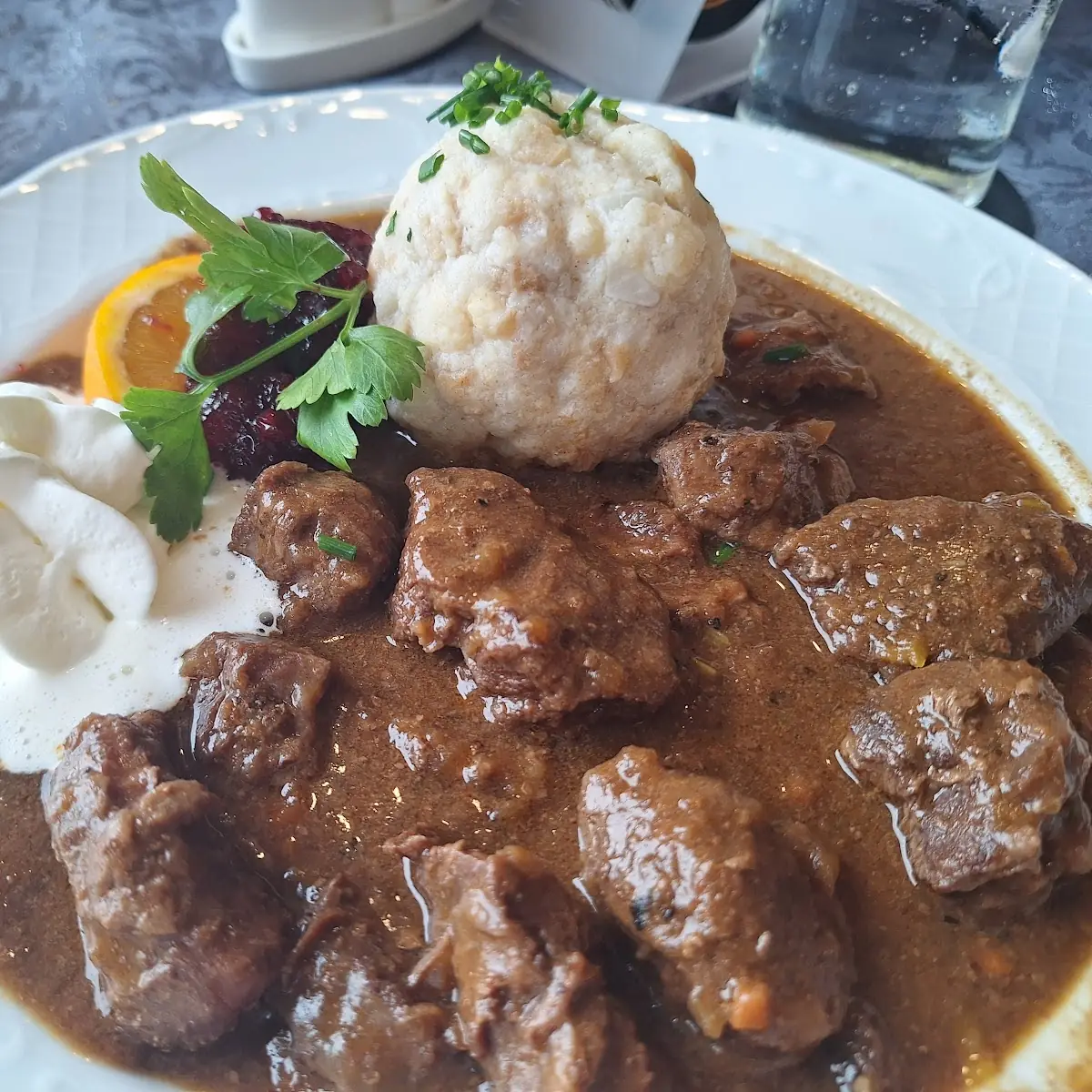 Hirschgulasch