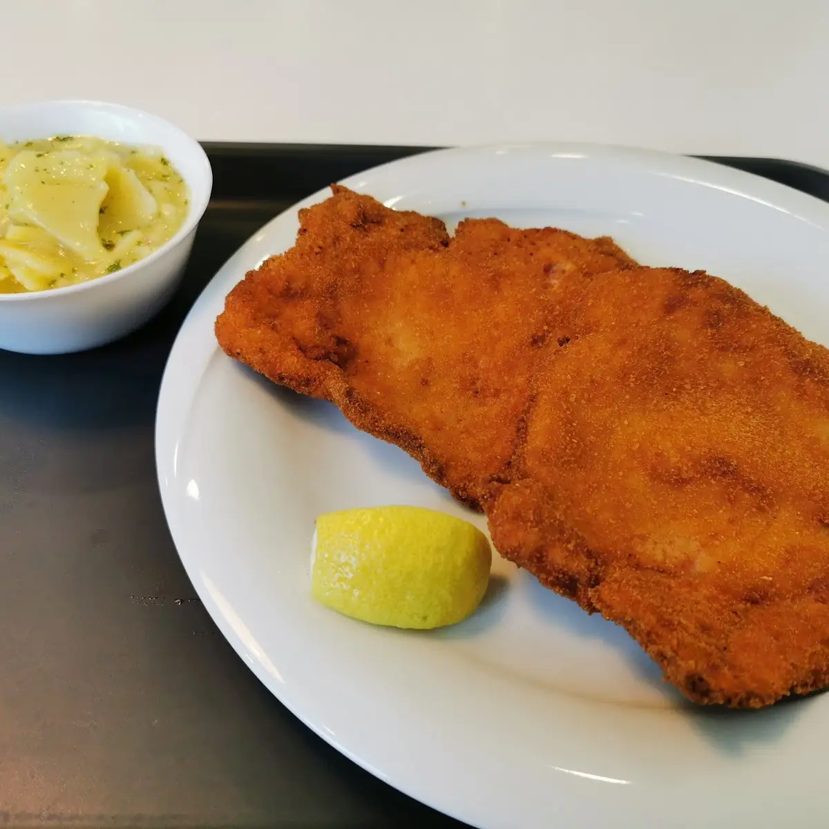 Surschnitzel Mit Kartoffelsalat