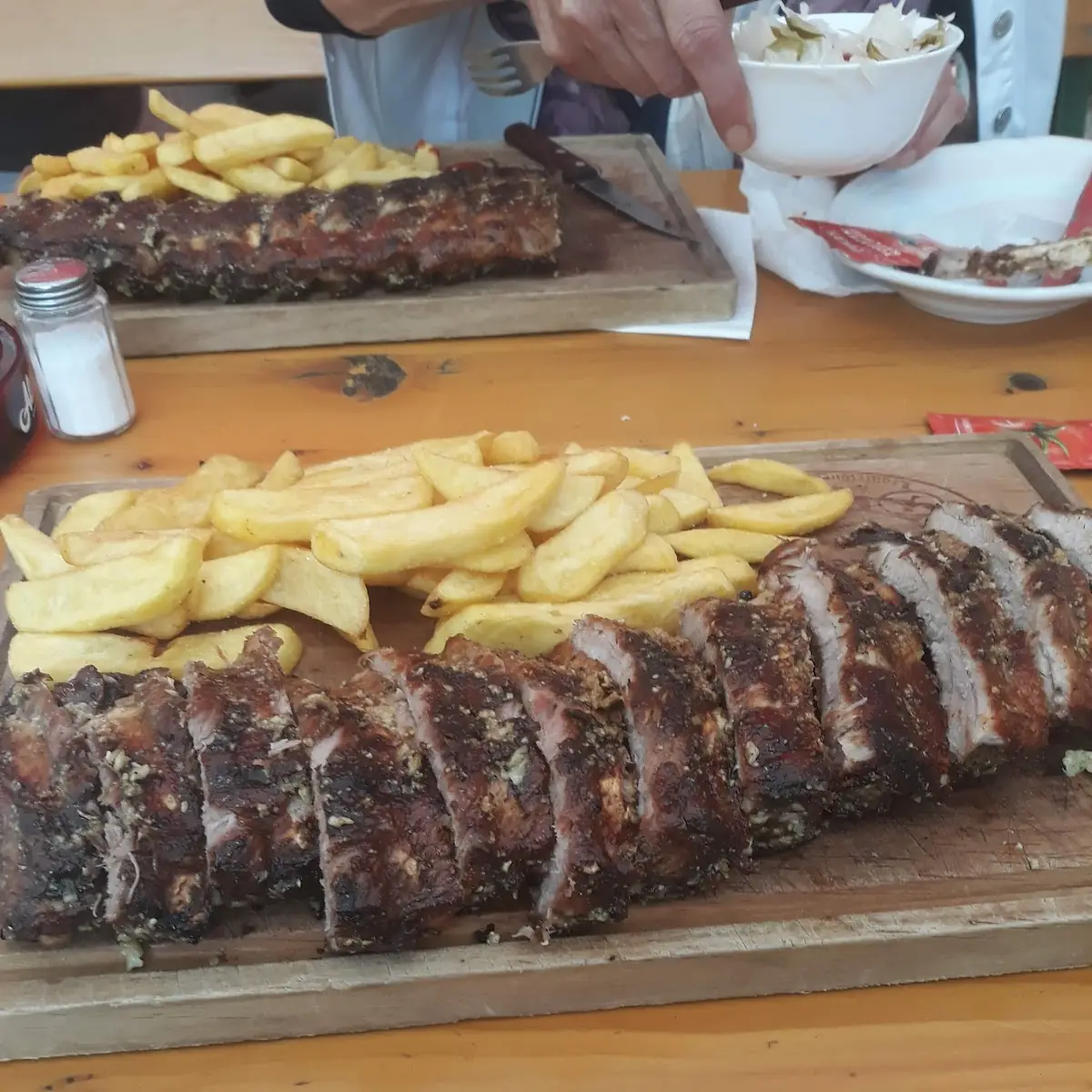 Ripperl Mit Pommes