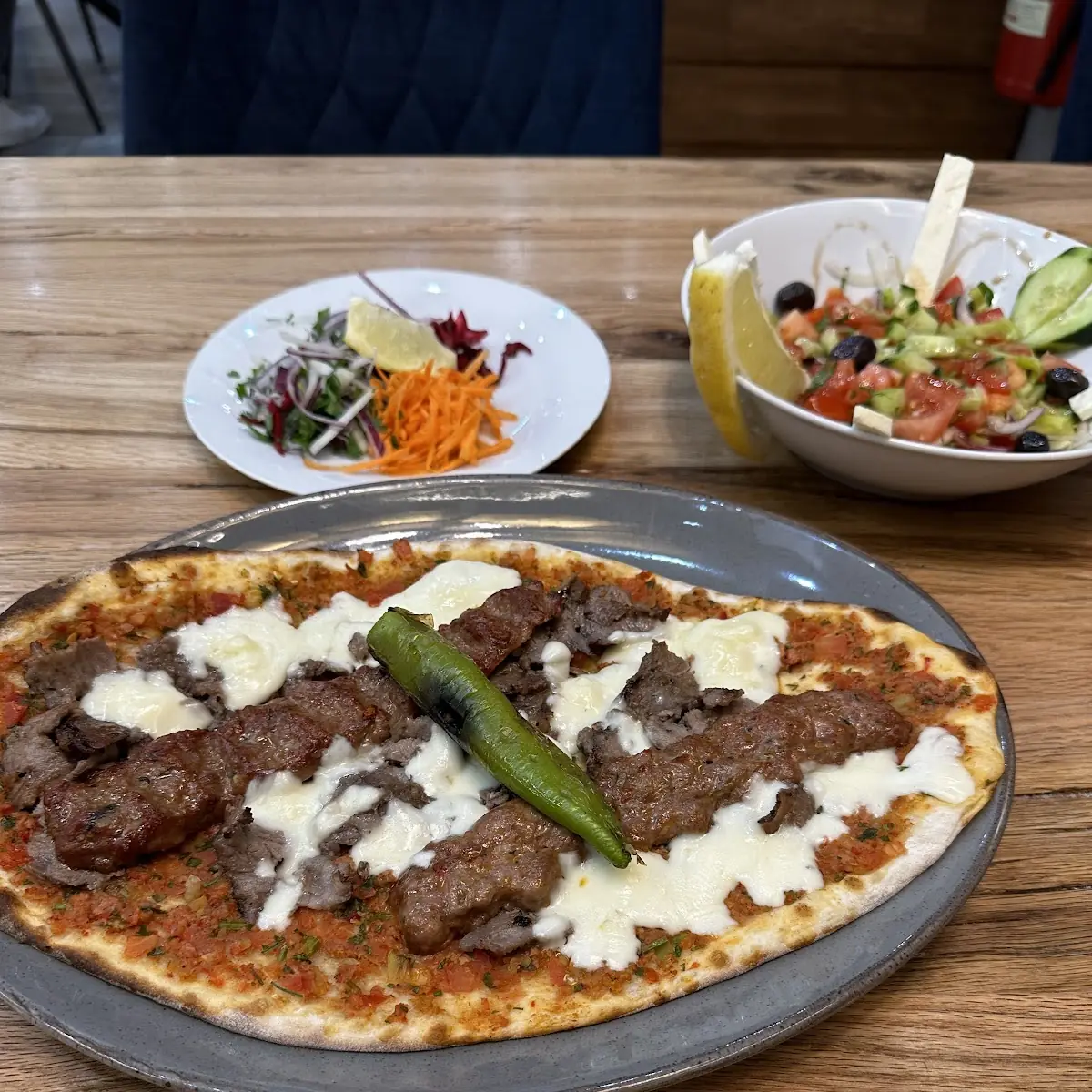 Lahmacun Mit Adanaspieß