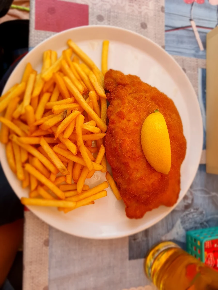 Schnitzel Mit Pommes Und