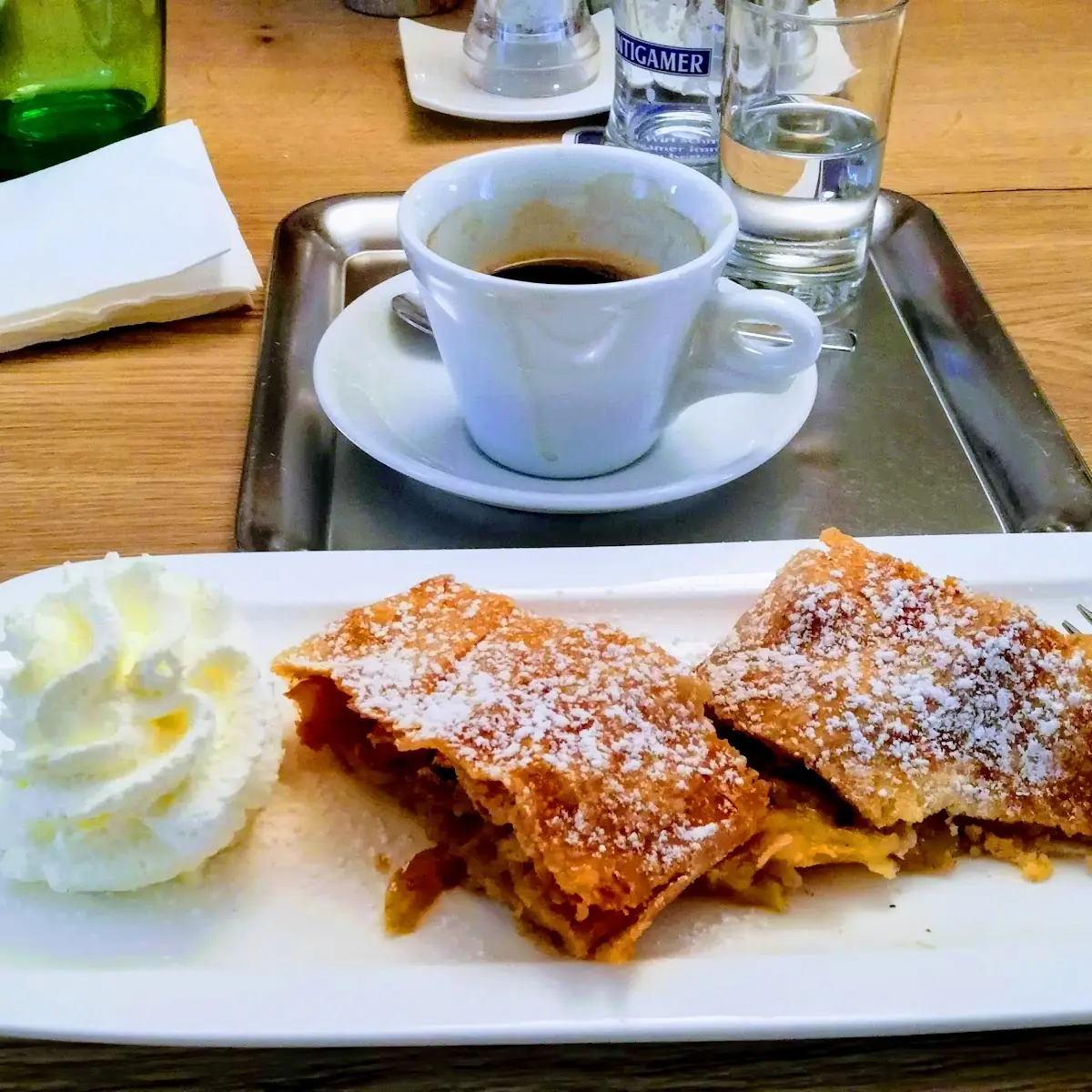 Apfelstrudel Mit Vanillesauce