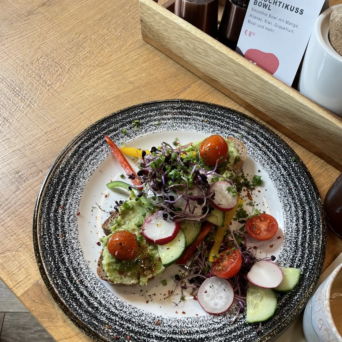 Avocado Toast Mit Pochiertem Ei