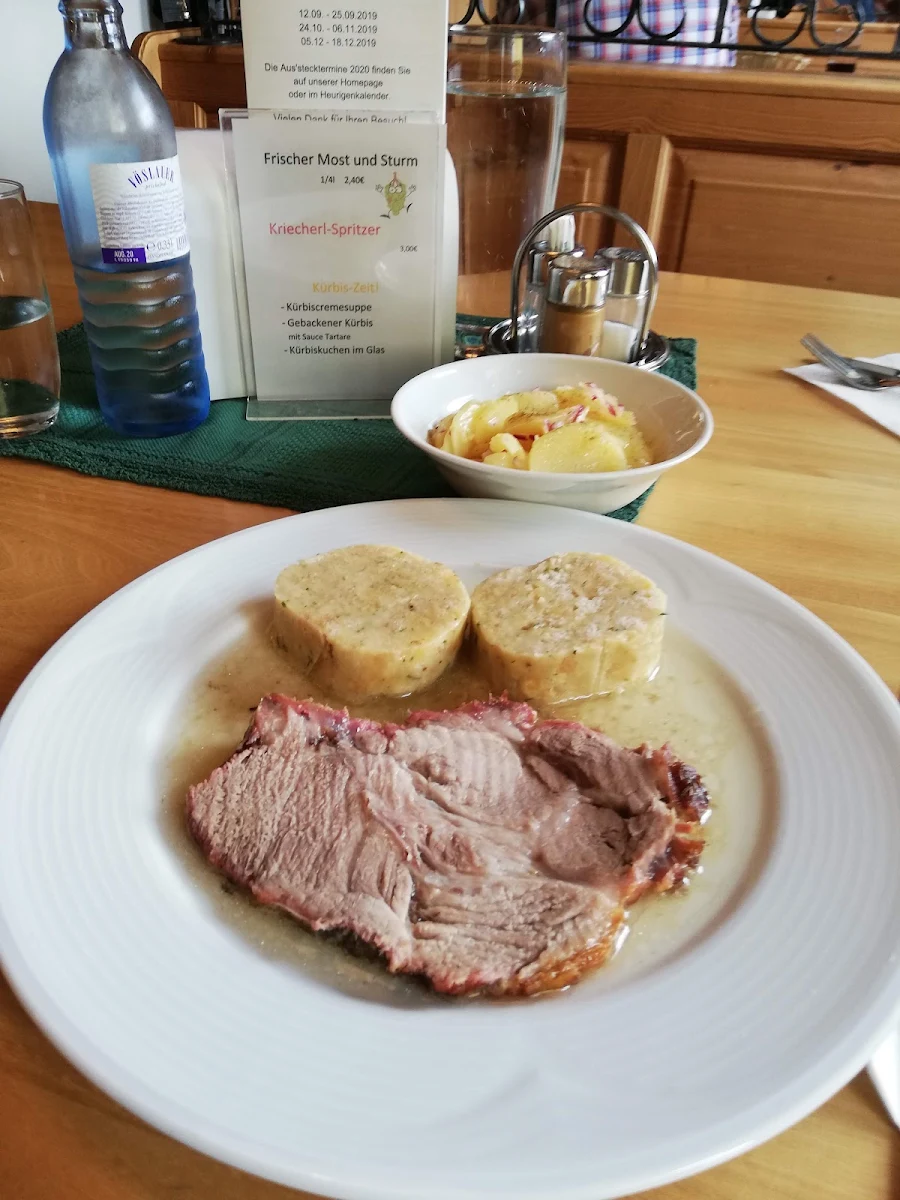 Schweinebraten Mit Serviettenknödel