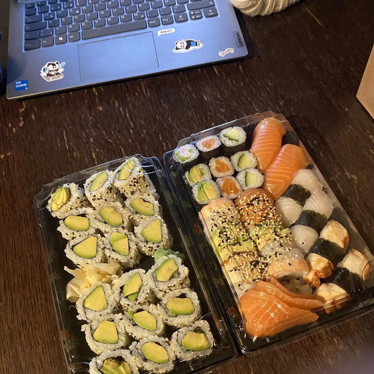 California Maki Und Großes Sushi