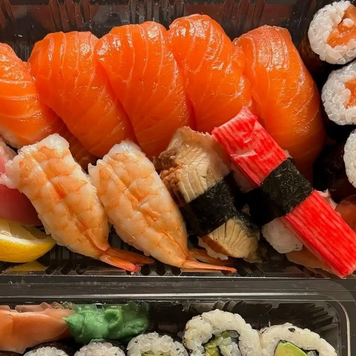 Lachs-Avocado Maki (12 Stück)