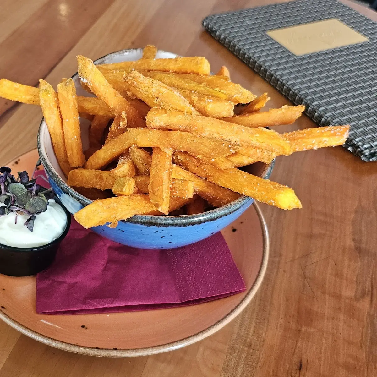 Süßkartoffelpommes Mit Ketchup Dip