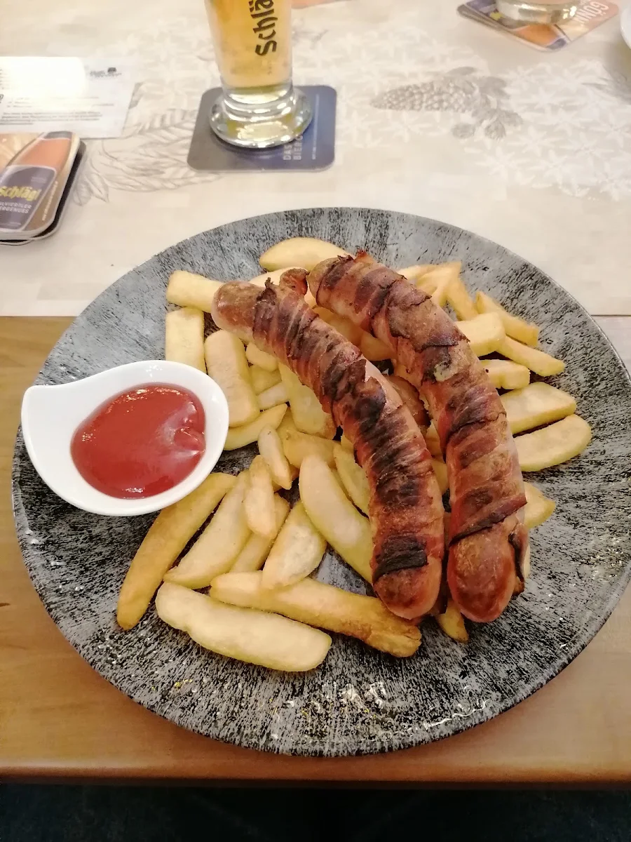 Berner Wuerstel Mit Pommes Frites