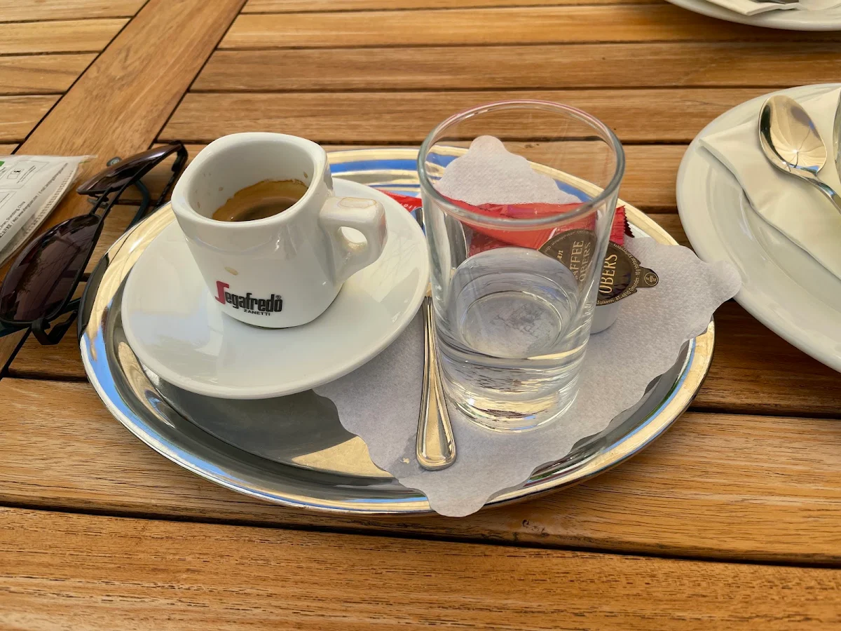 Kleiner Schwarzer Espresso
