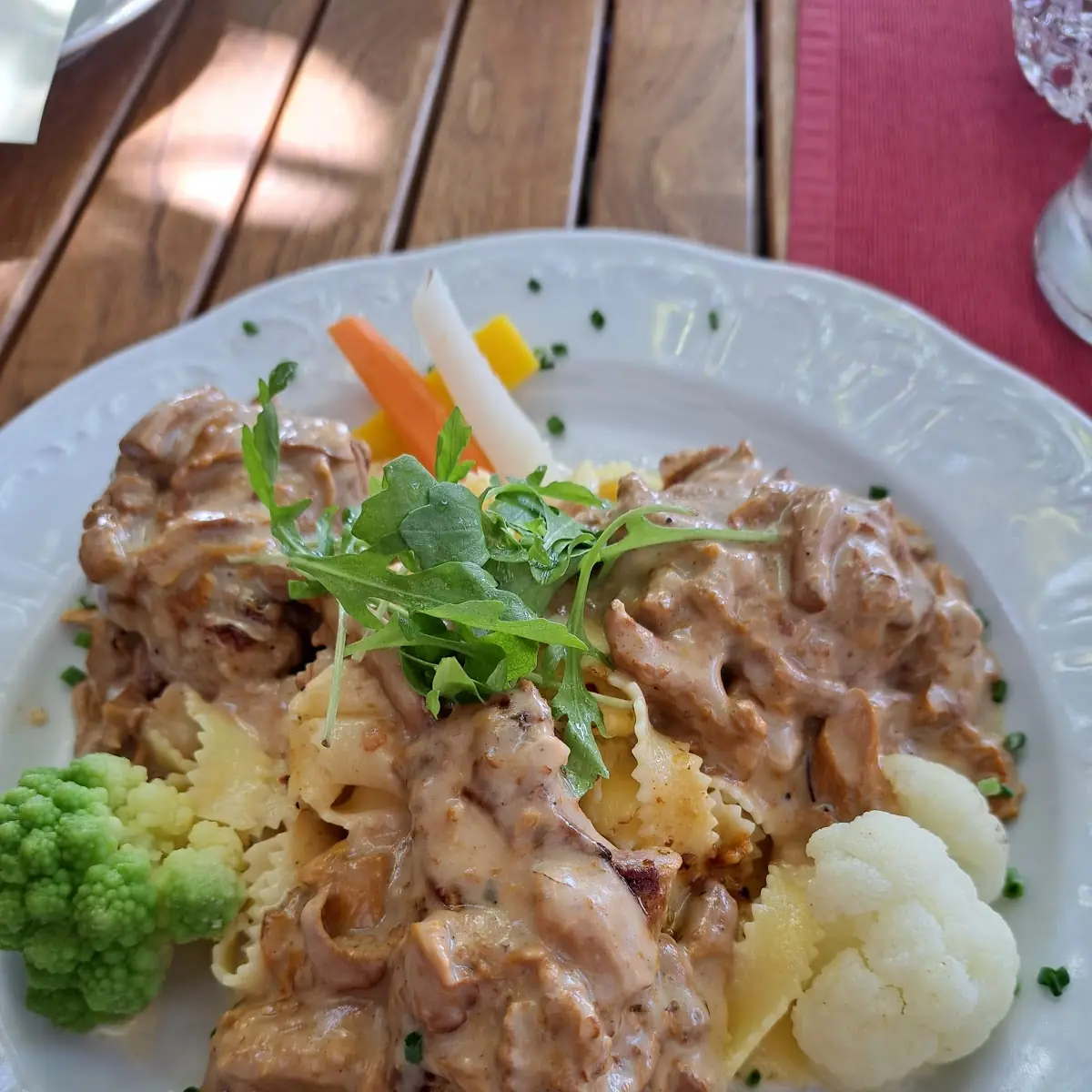 Schweinemedaillons Mit Eierschwammerl Und Nudeln