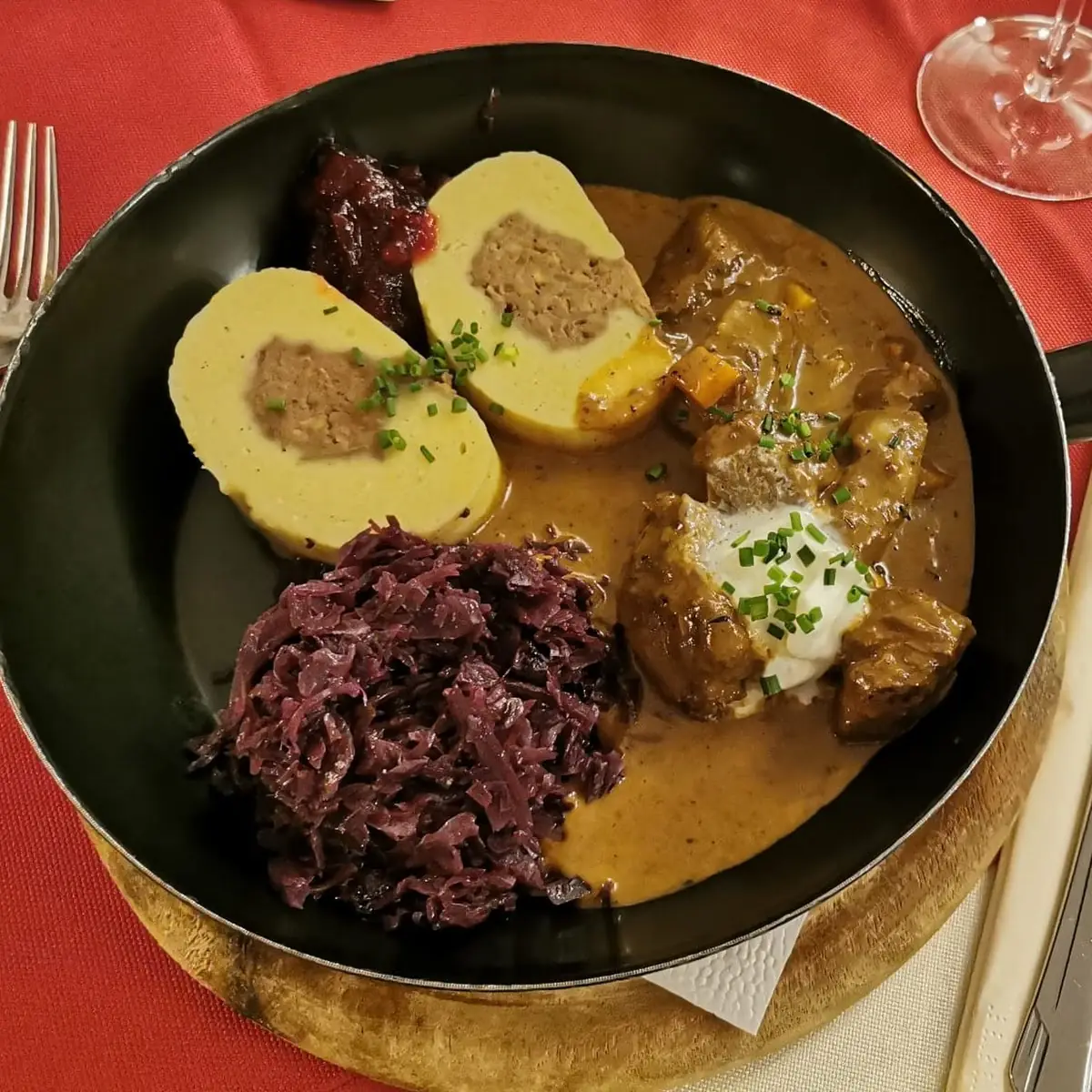 Wildpfandl Mit Maroniroulade Und Rotkraut