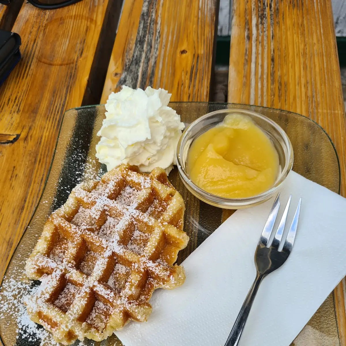 Waffel Mit Apfelmus Und Schlagobers