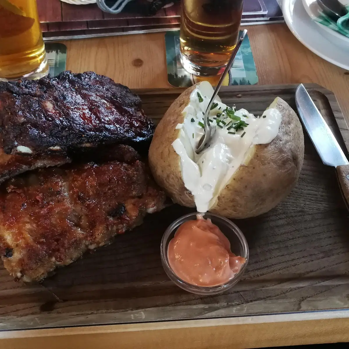 Revelsben Med Bagt Kartoffel