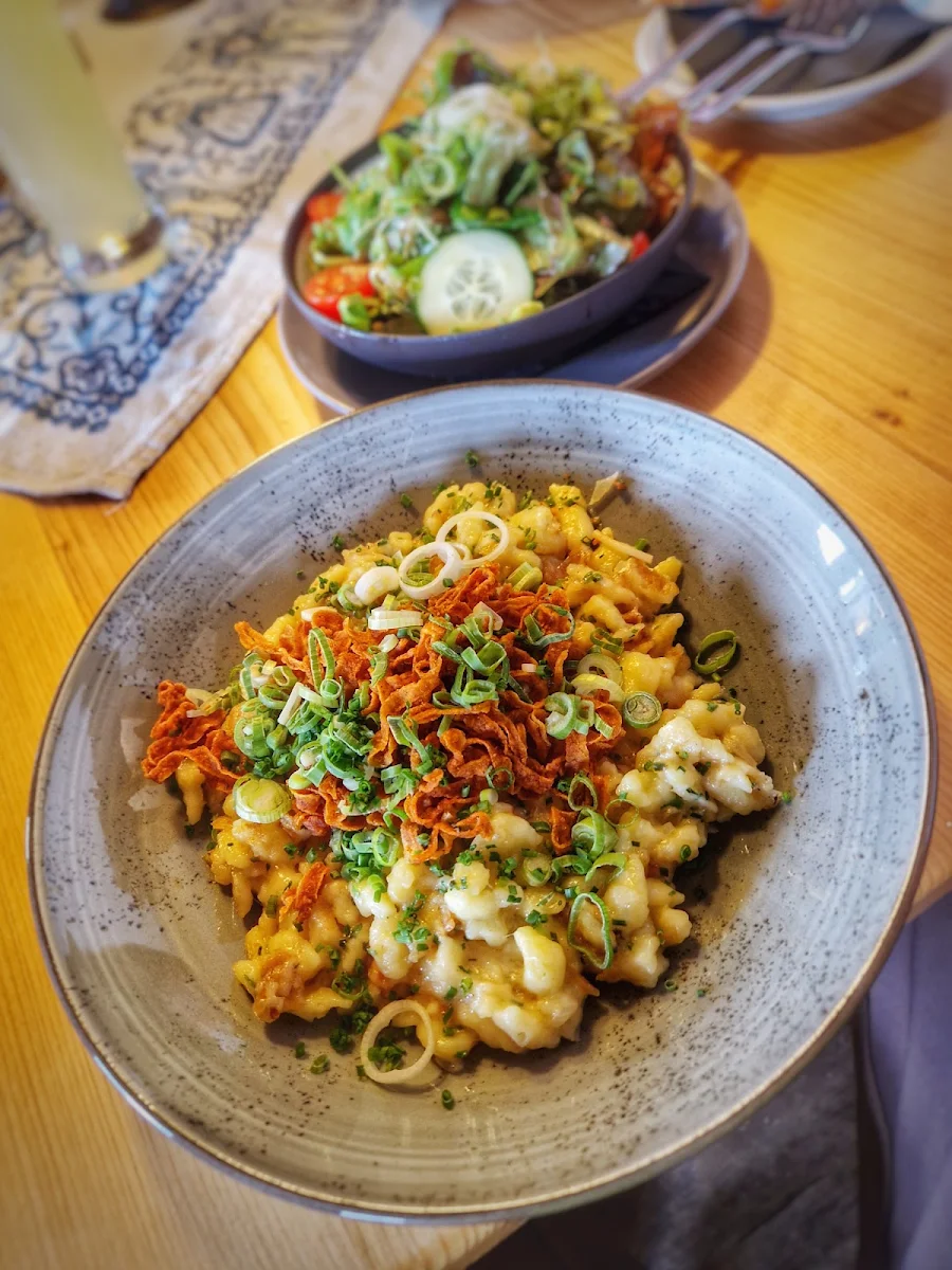 Käsespätzle Mit Beilagensalat