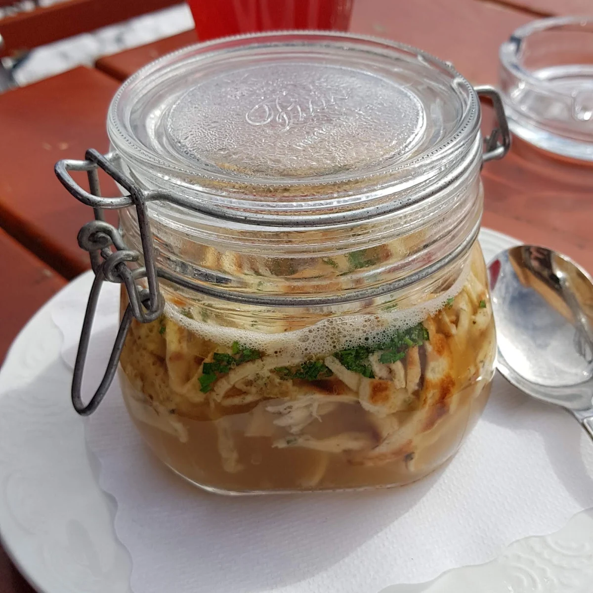 Rinderkraftbrühe Mit Kräuterfrittaten