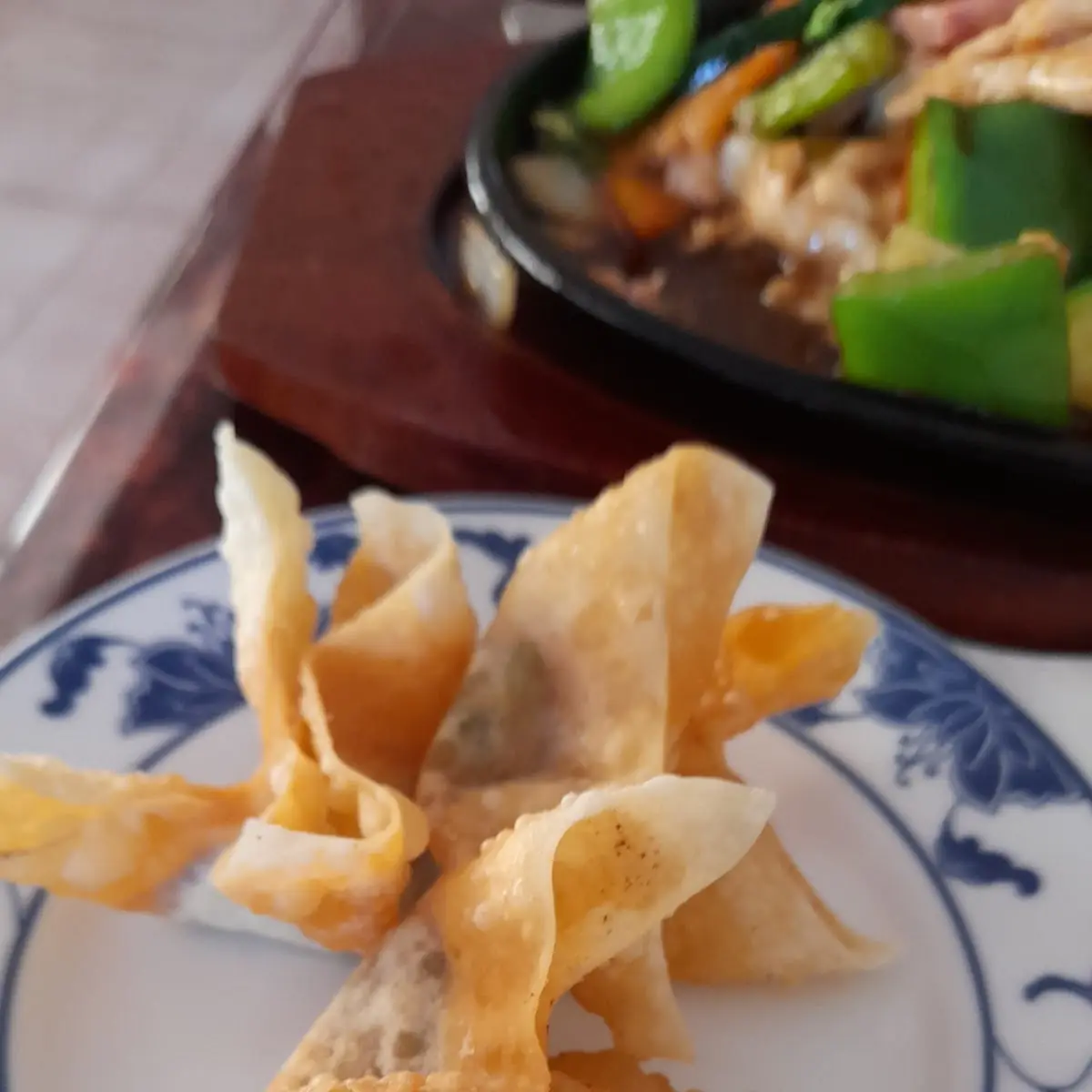 Gebackene Wan-tan Mit Suss-saurer Sauce