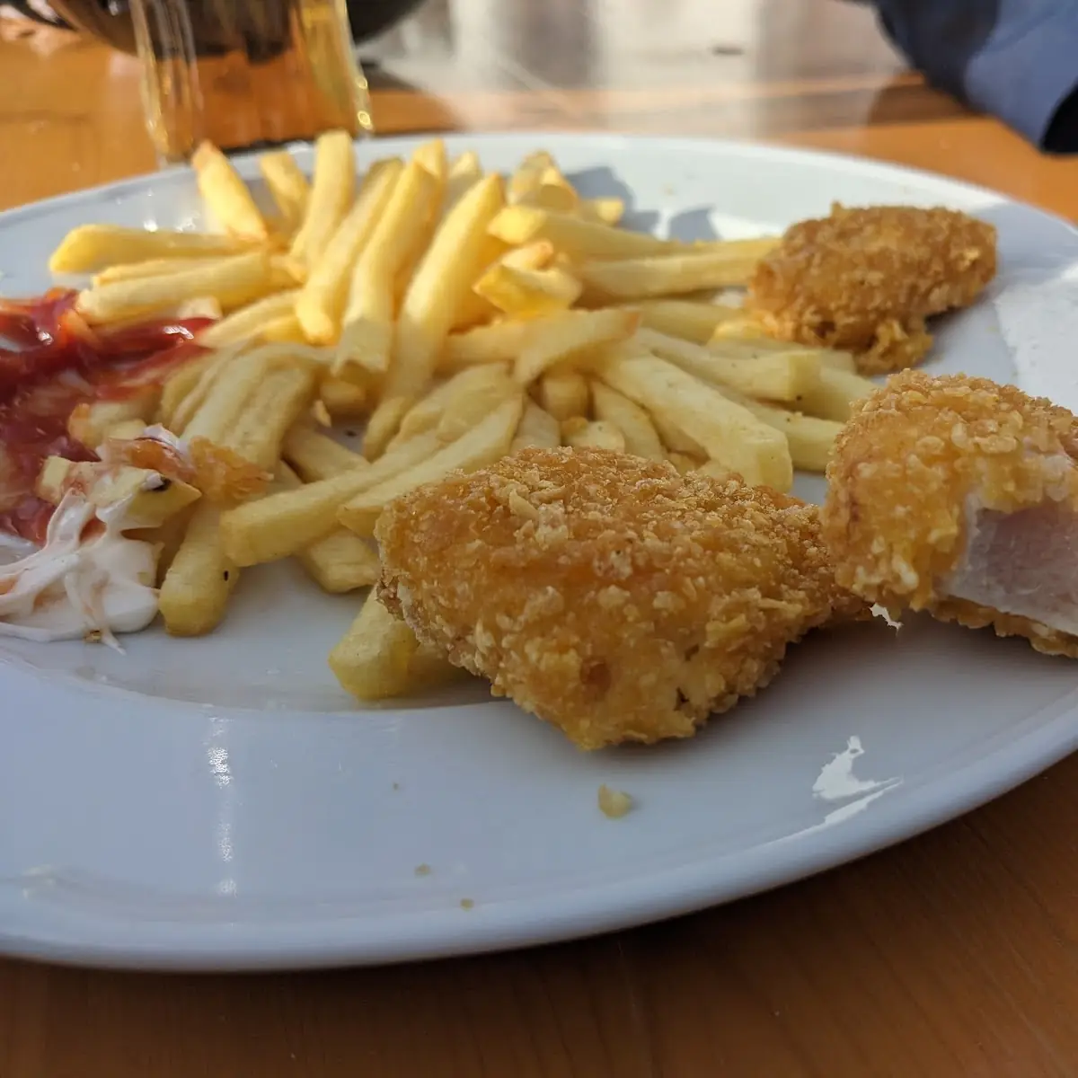 Chicken Nuggets Mit Pommes