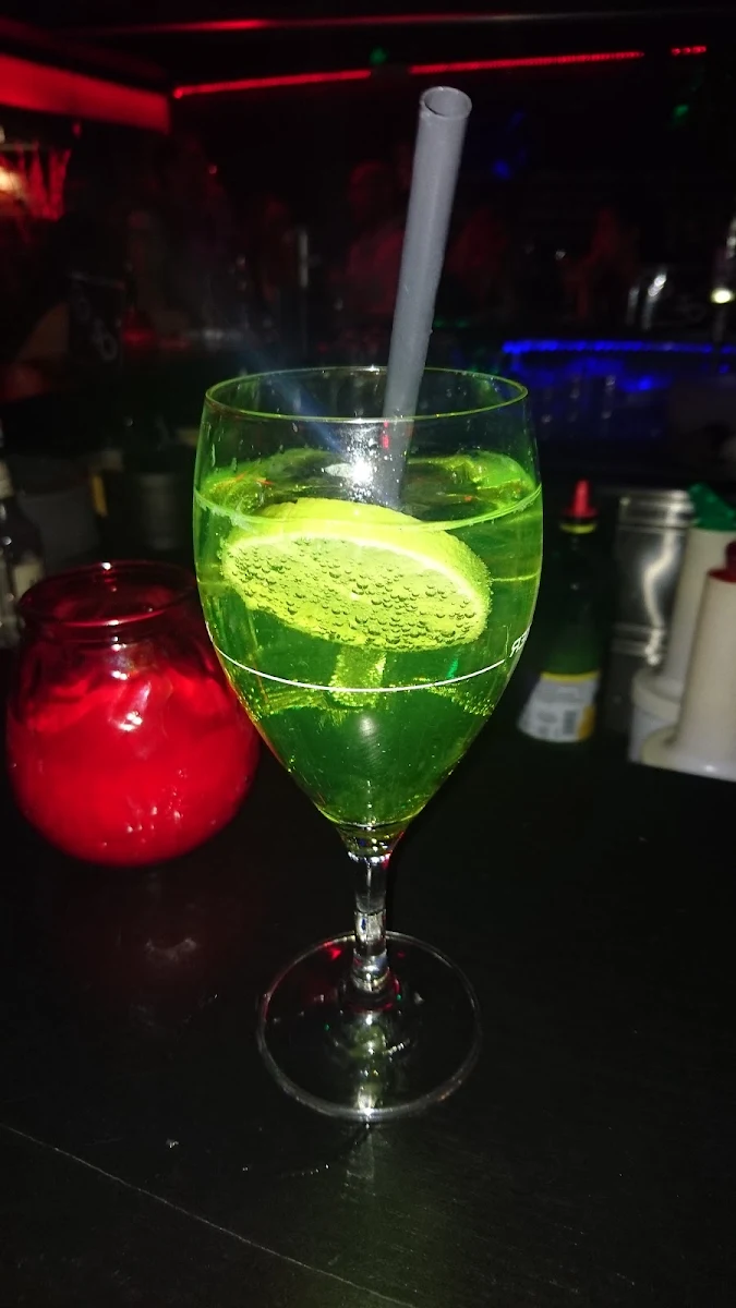 Apfel-kiwi-spritzer
