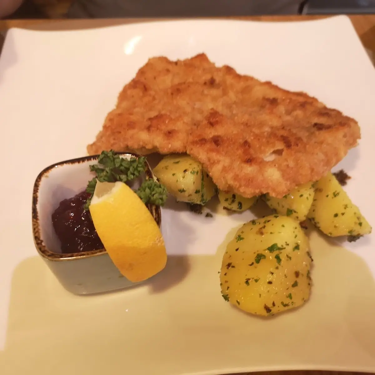 Schnitzel Wiener Art Mit Petersilienkartoffeln