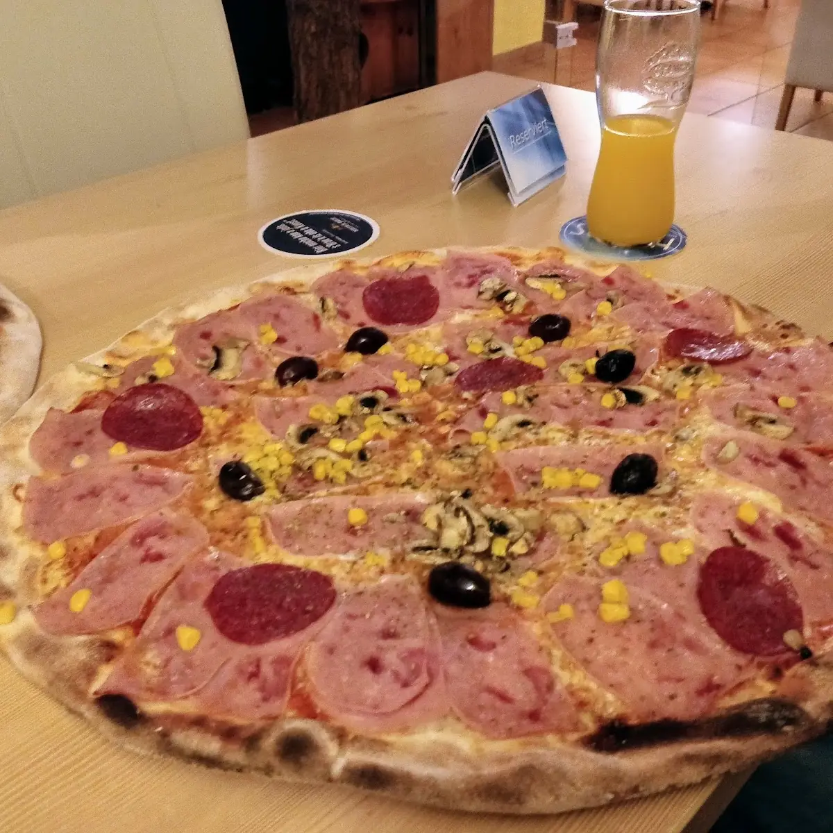 Salami Pizza