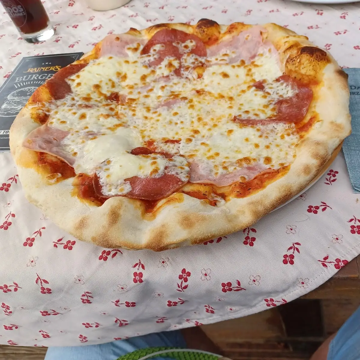 Salami Schinken Pizza