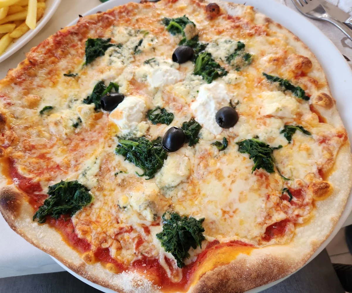 Pizza Mit Topfen Spinat Und Gorgonzola