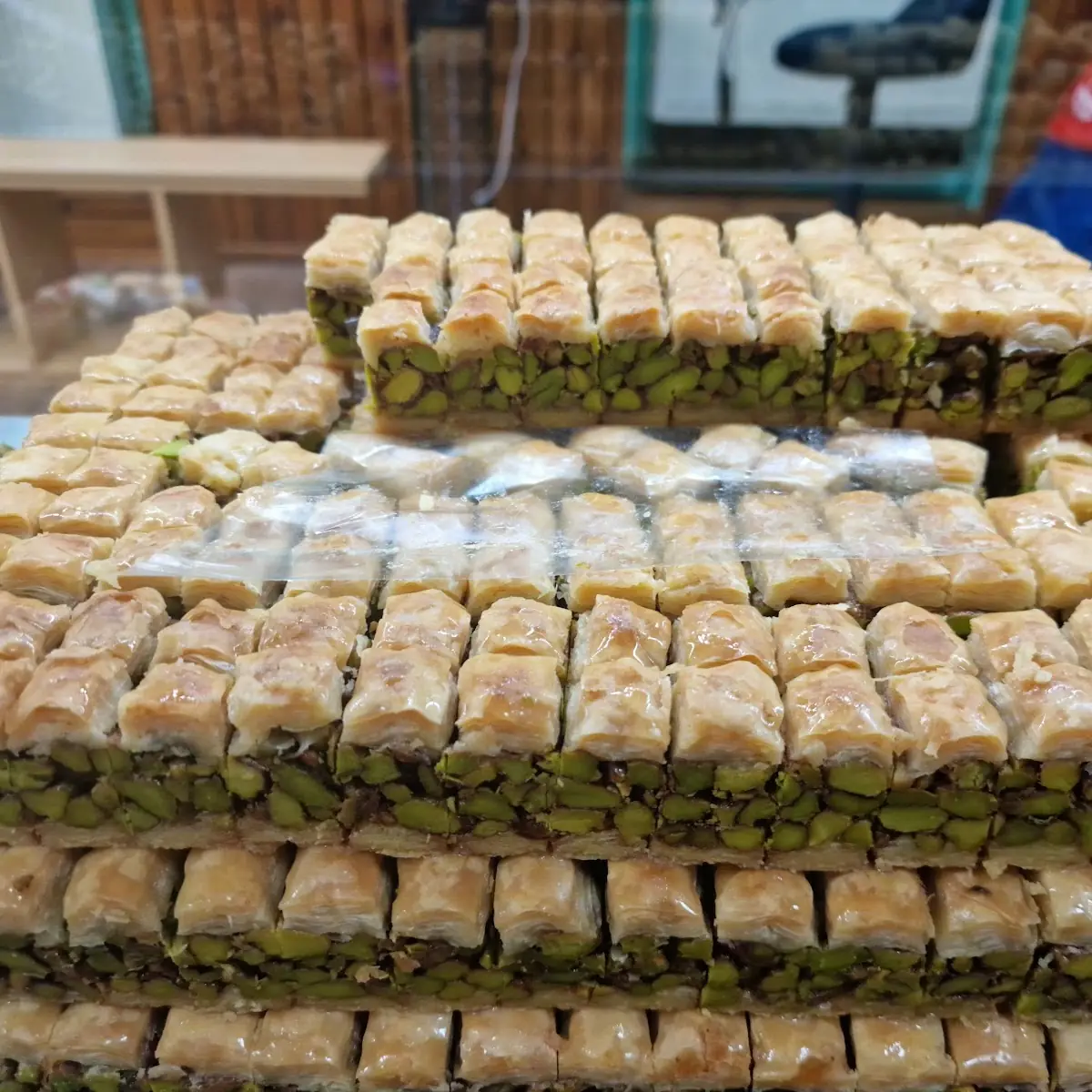 آسية بالفستق