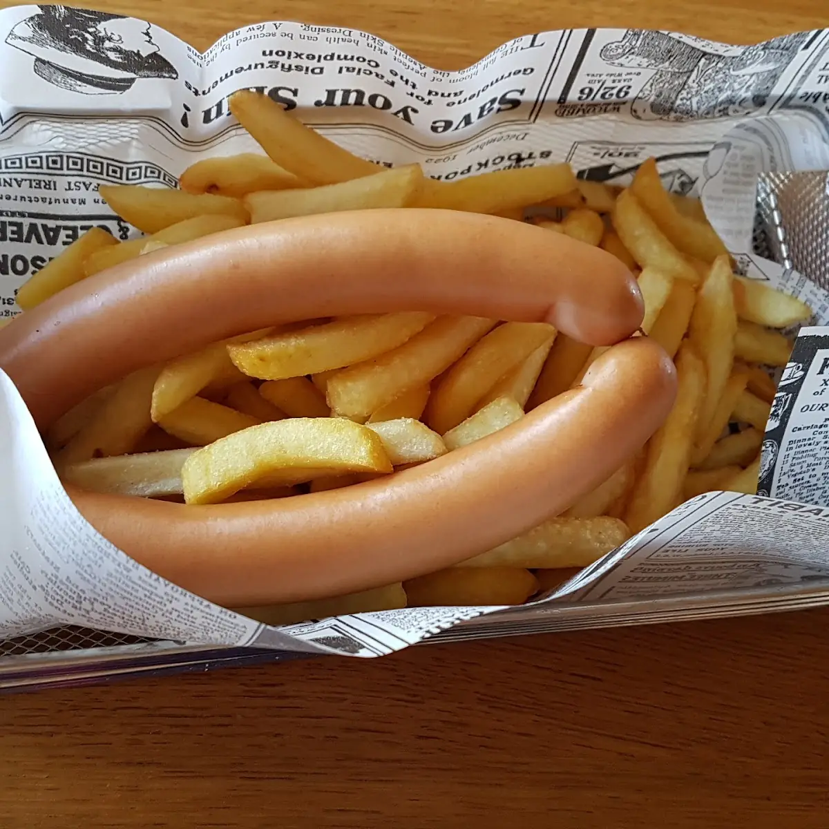Würstl Mit Pommes