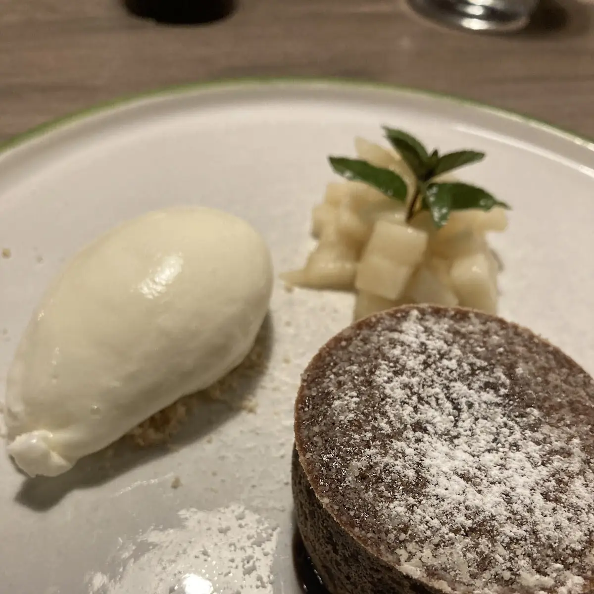 Schokoladiger Lava-cake Schokoladensoufflé Mit Flüssigem Kern