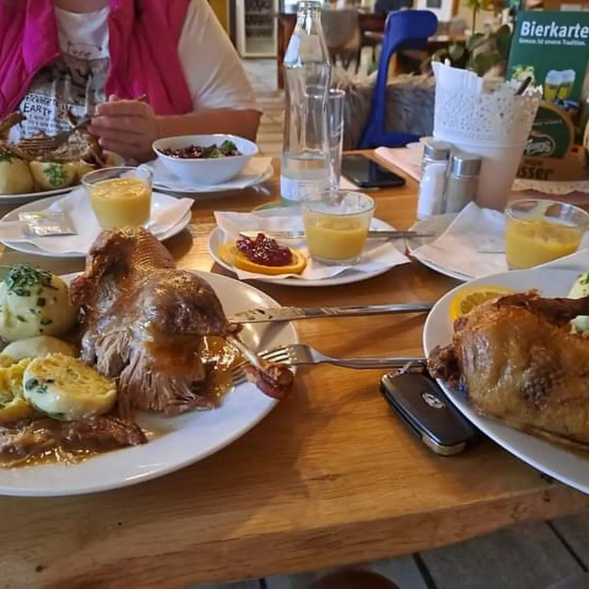 Martini Gans Mit Rotkraut Und Erdäpfelknödel Ente