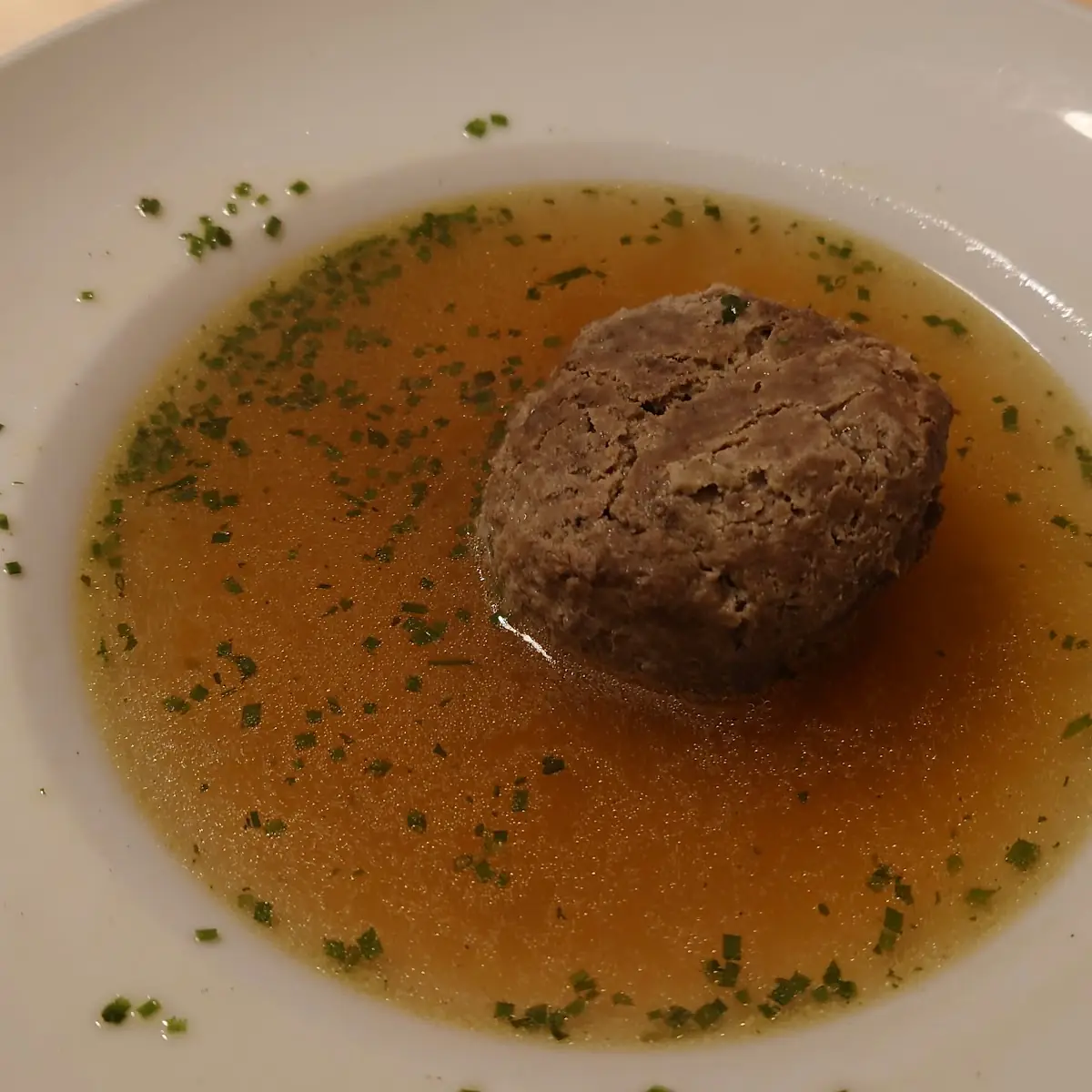 Leberknödelsuppe