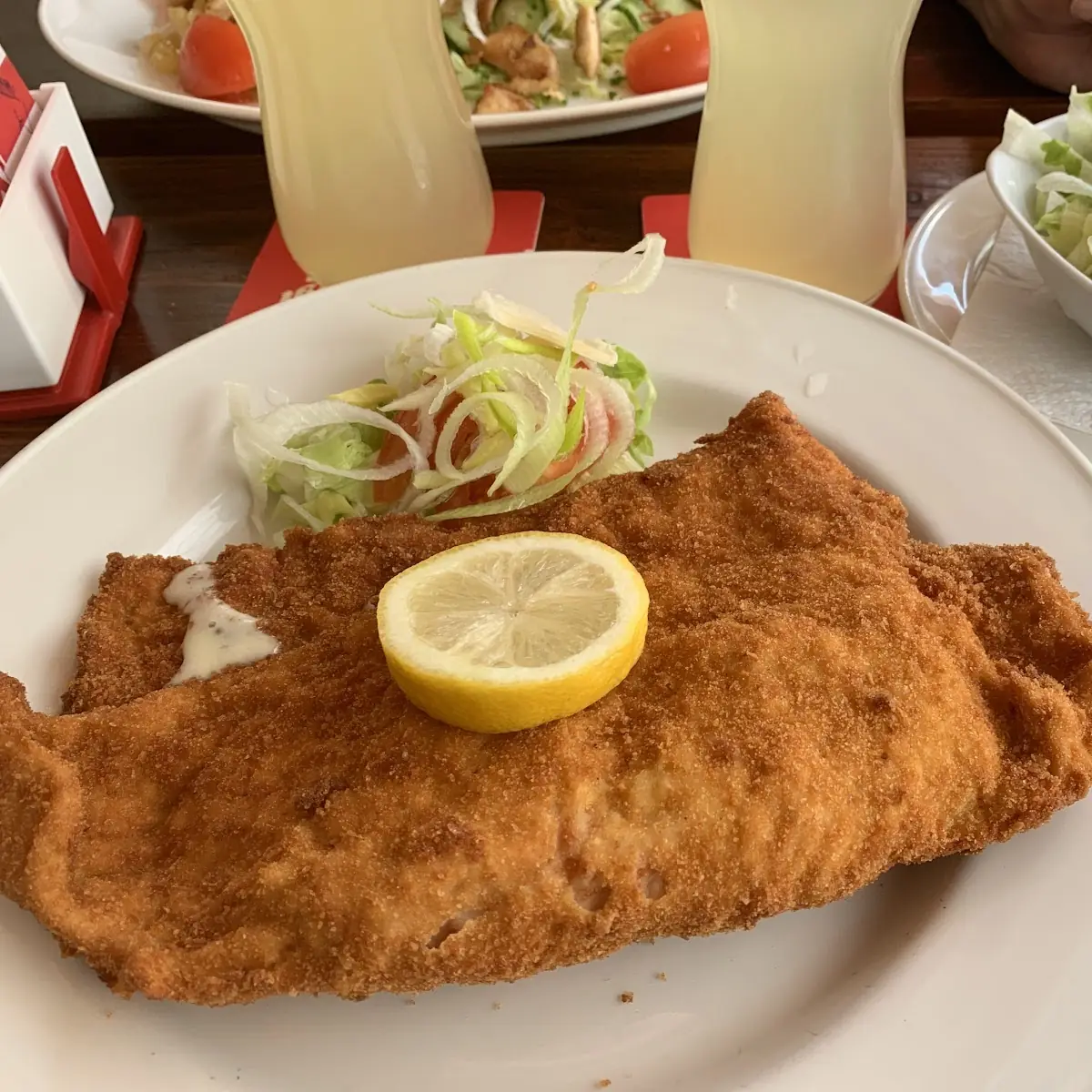 Gebackenes Putenschnitzel Mit Pommes Frites