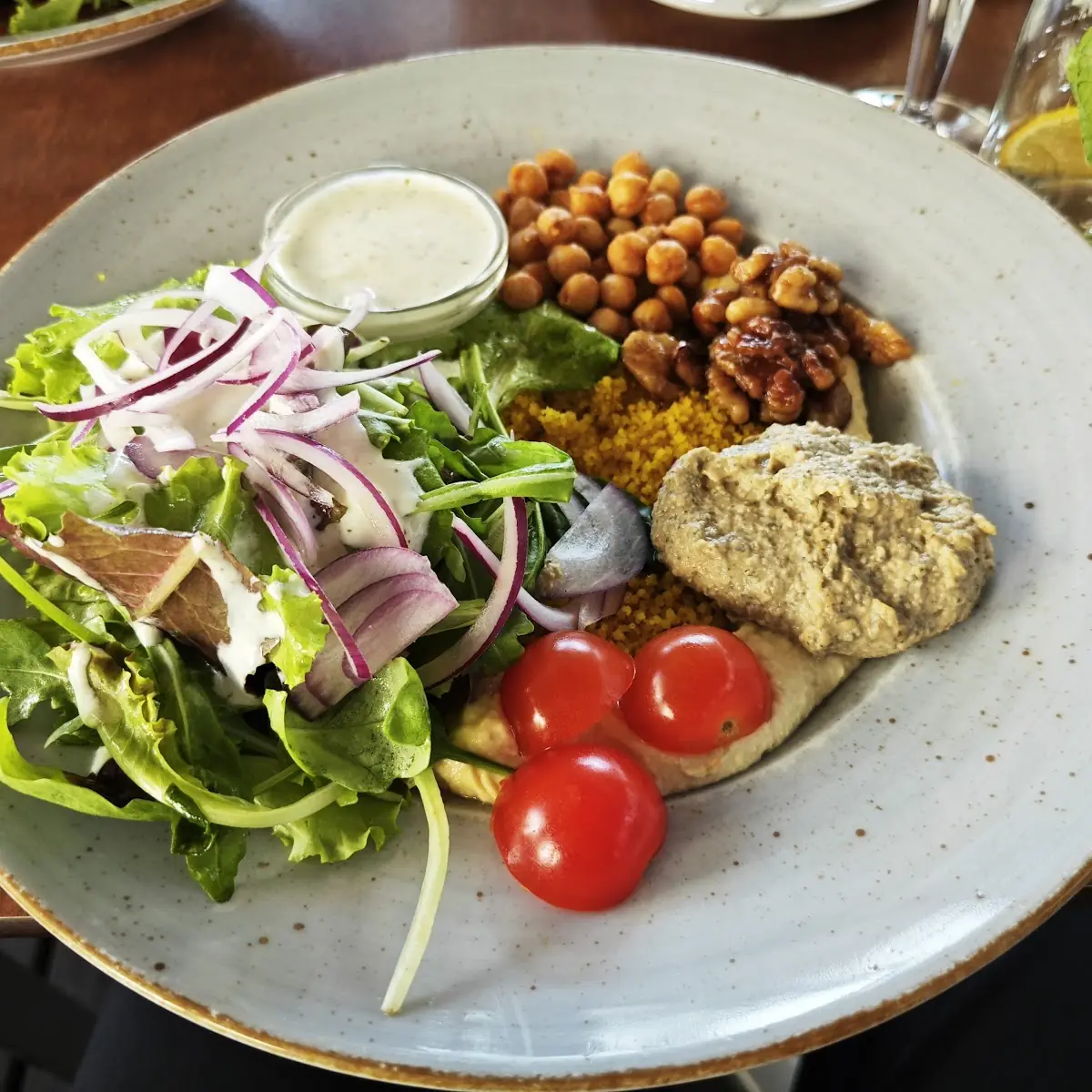 Hummus Falafel Teller