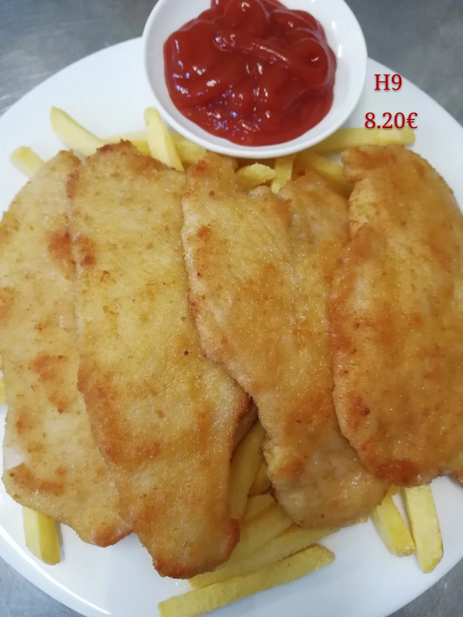 Hühnerschnitzel Mit Pommes