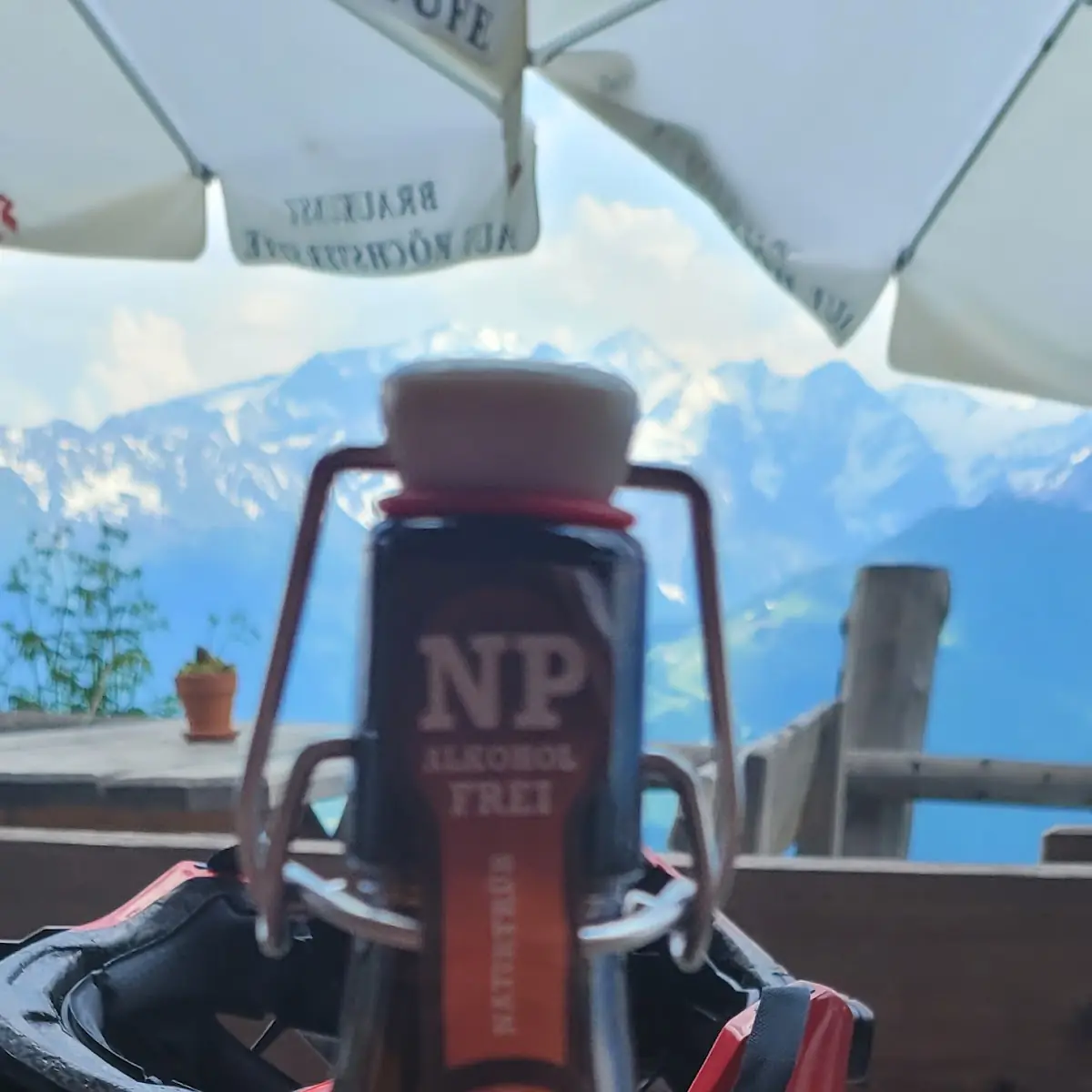 Oben Auf Der Alm Nach Langer Fahrt Nach Oben Ein Leckeres Alkoholfreies Bier