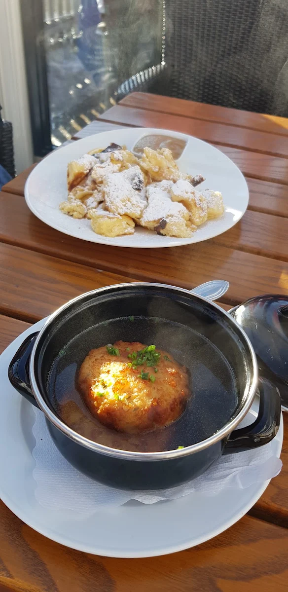 Kasspressknödelsuppe Und Kaiserschmarrn