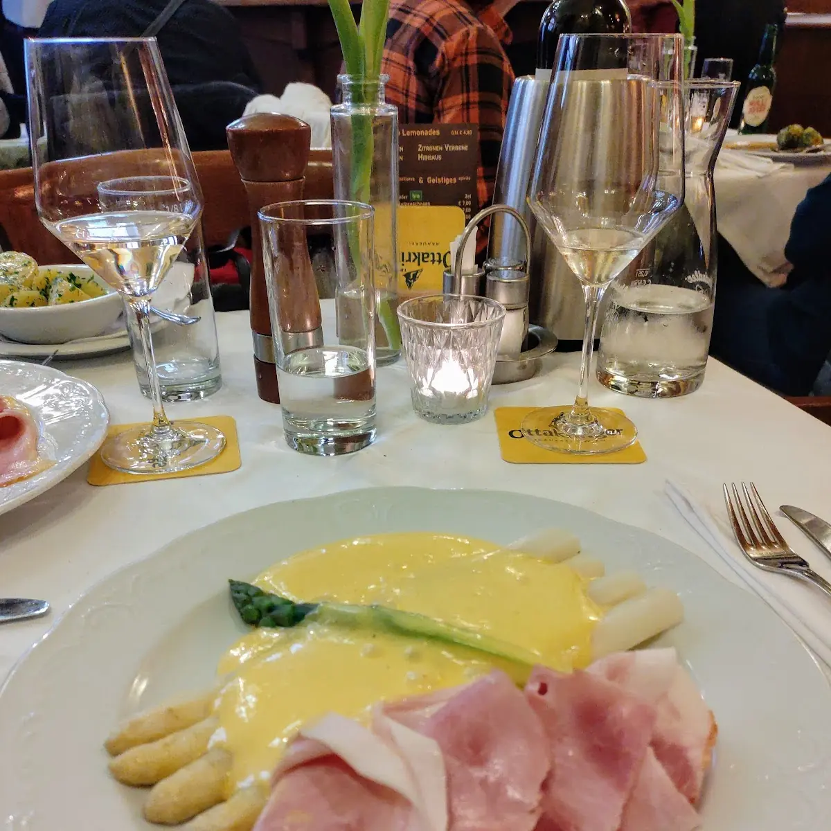 Solo Spargel Hollandaise Duroc Beinschinken & Heurige, Restaurant Stöger