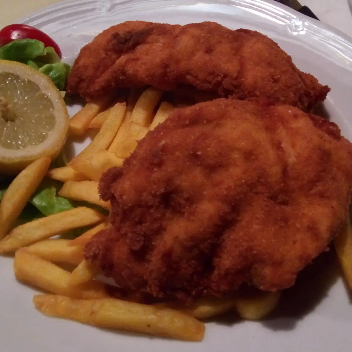 Gebackene Hühnerbrust Mit Pommes Frites