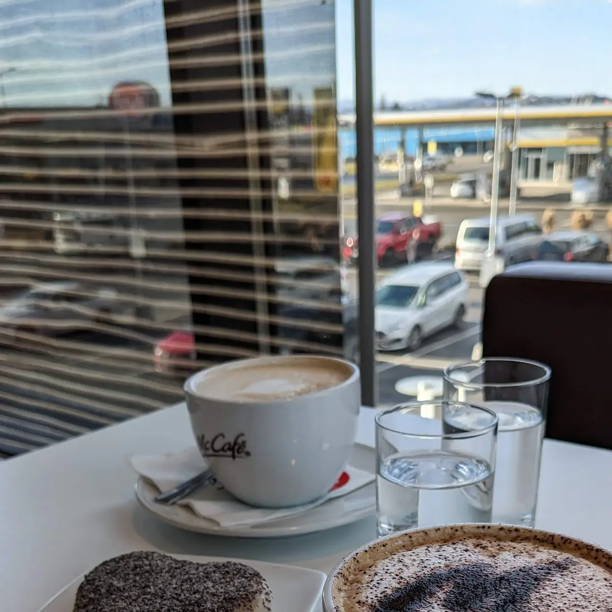 Cappuccino Mit Germknödeldonut