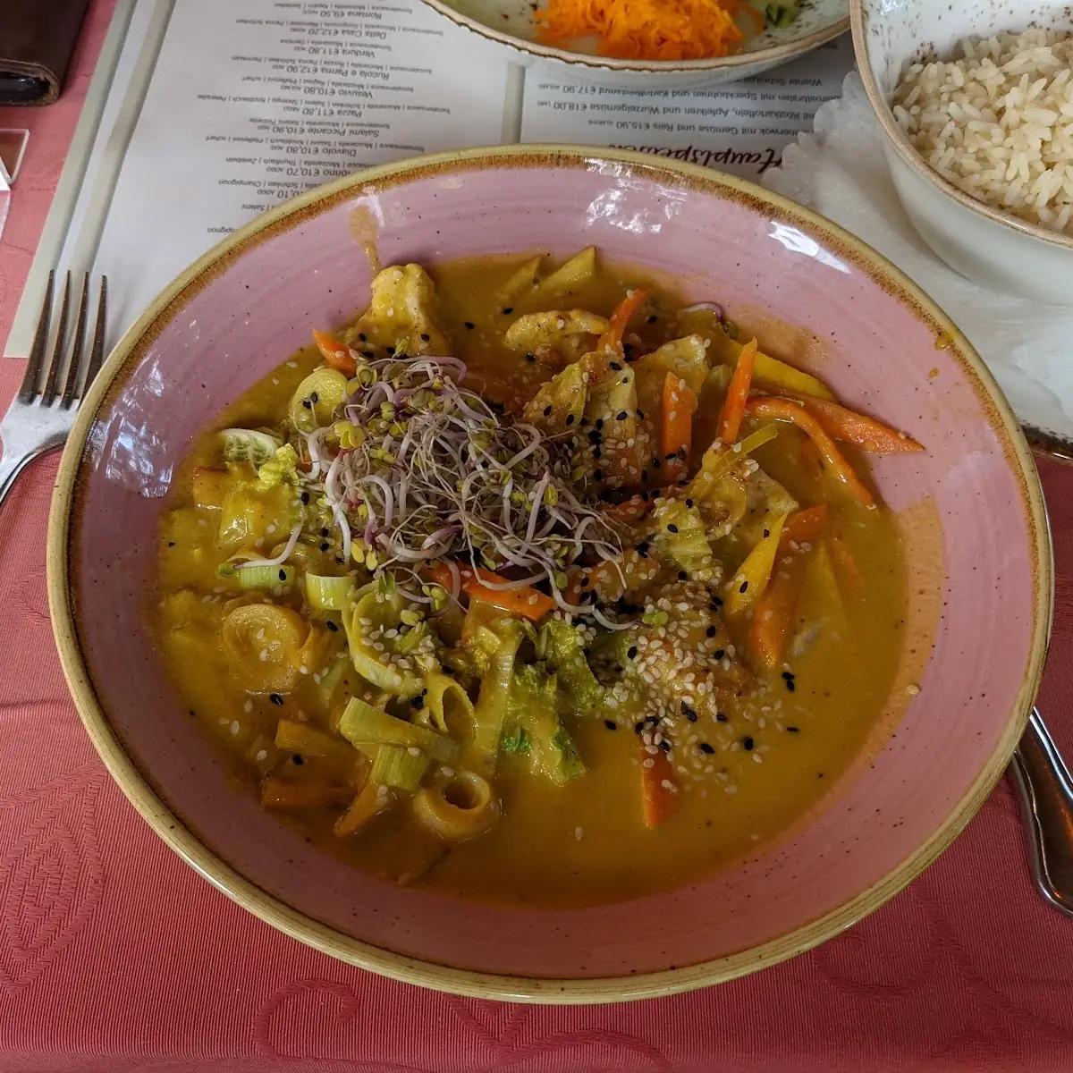 Hühnerwok Mit Gemüse Und Reis