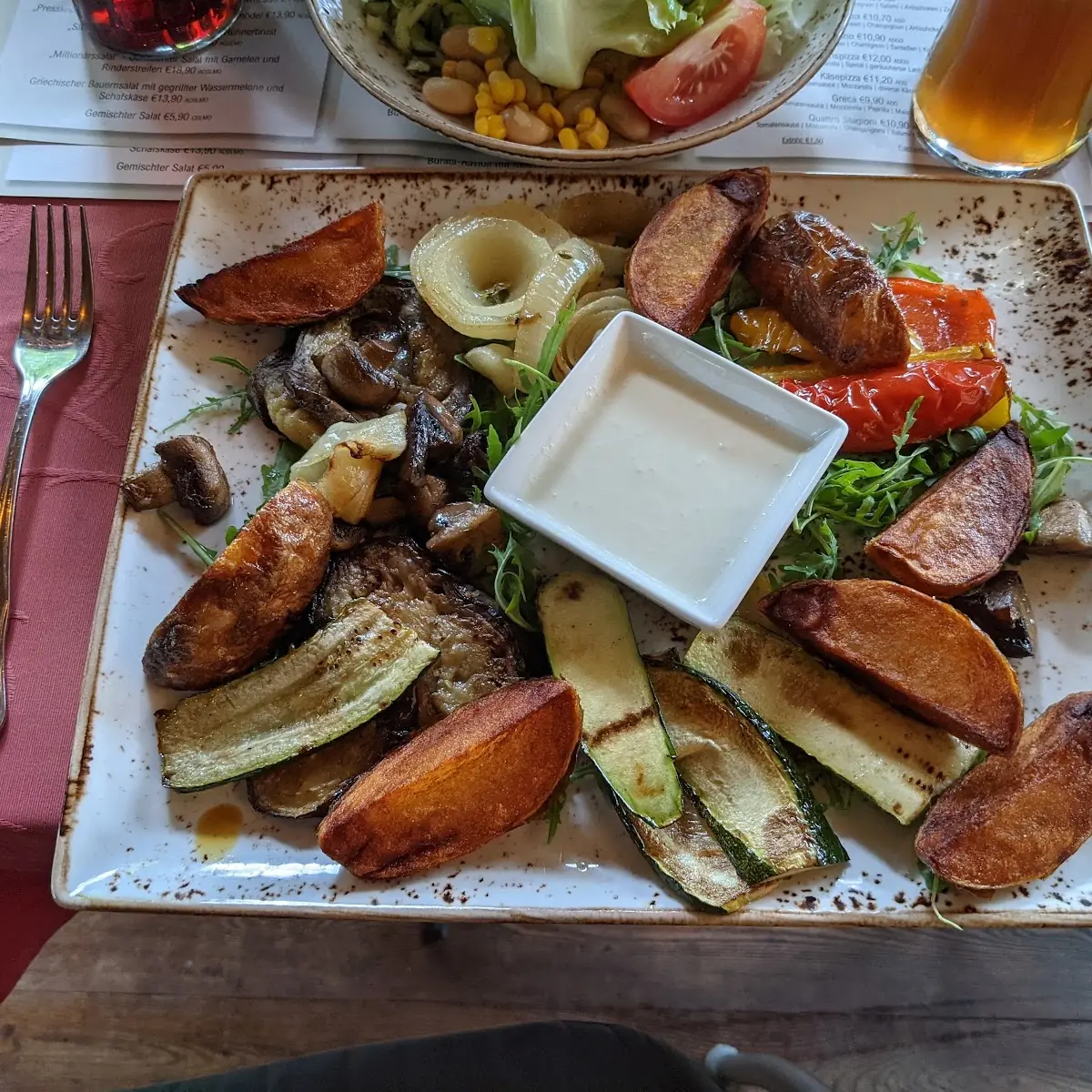 Mediterranes Ofengemüse Mit Grillkartoffeln Und Fetakäse-dip