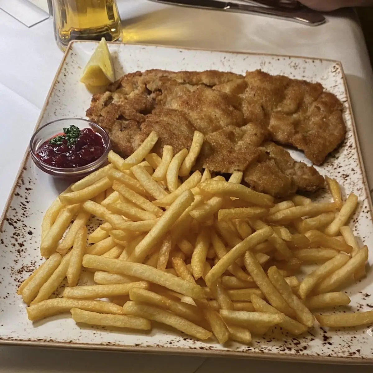 Wienerschnitzel Mit Pommes