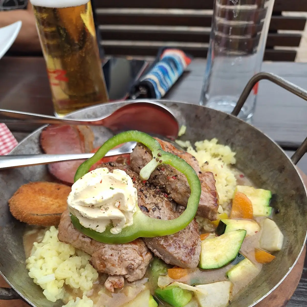 Grillteller Mit Gemüse Und Butterreis