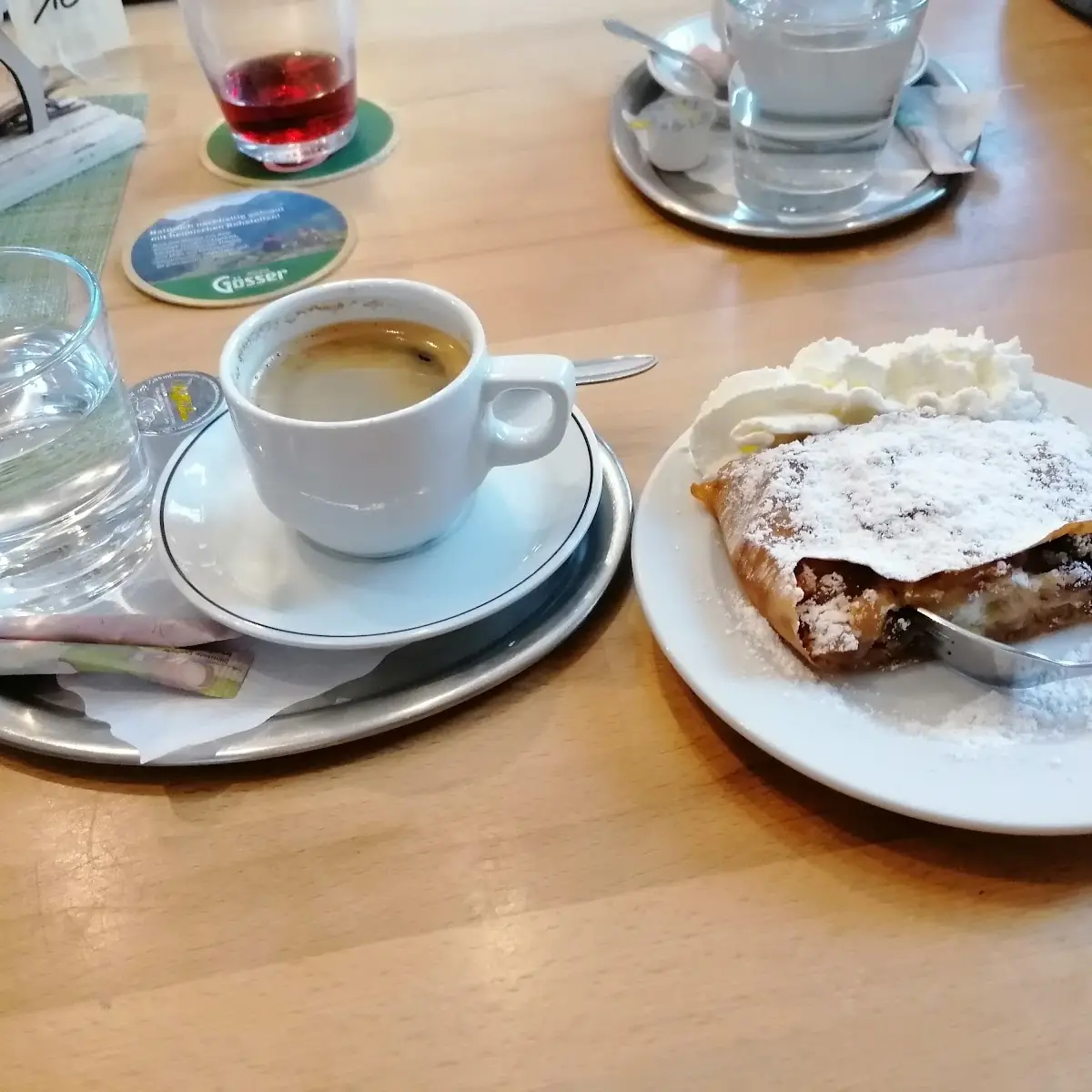 Apfelstrudel Und Kaffee