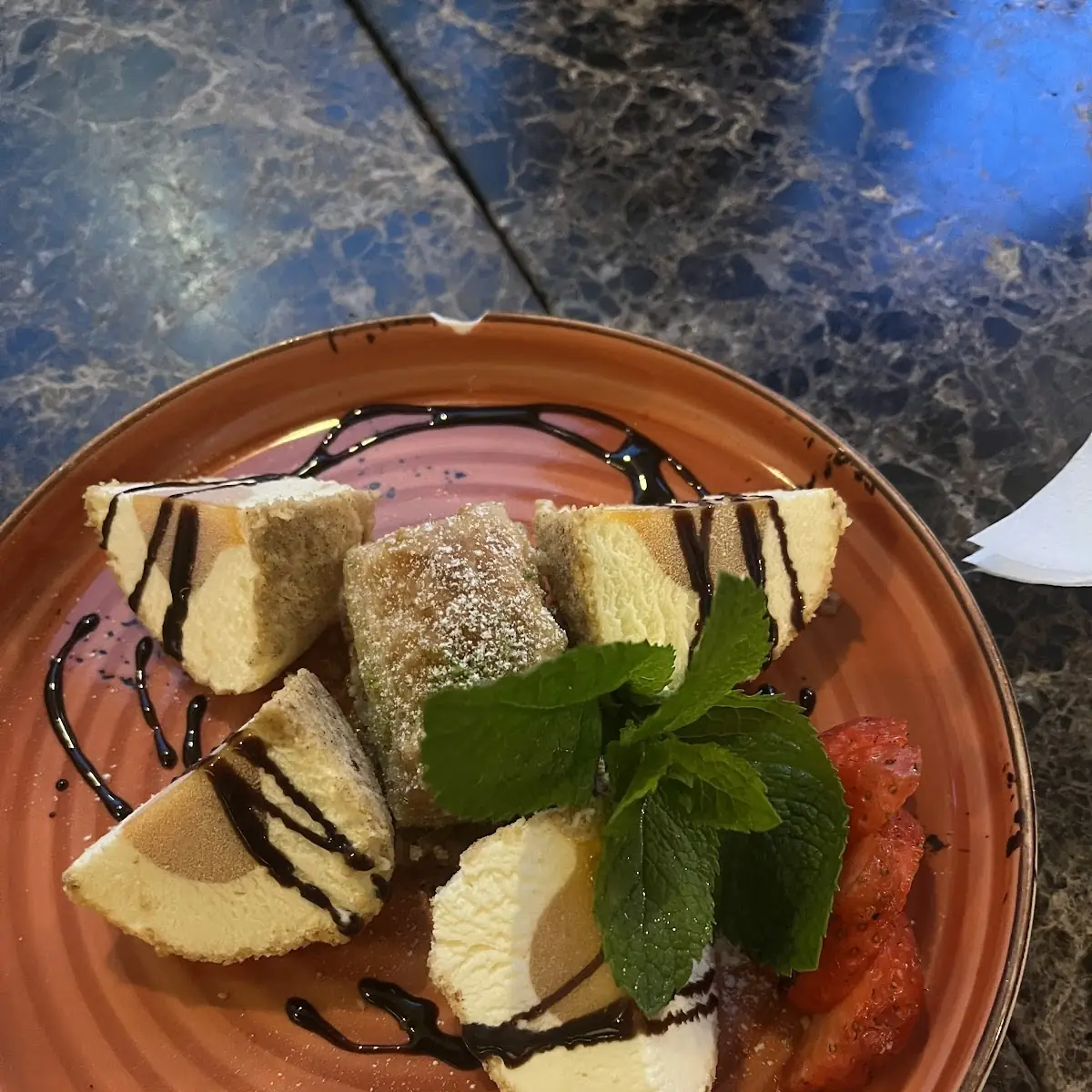 İçi Kaysı Marmelatlı Dondurma Ve Cevizli Türk Baklavası