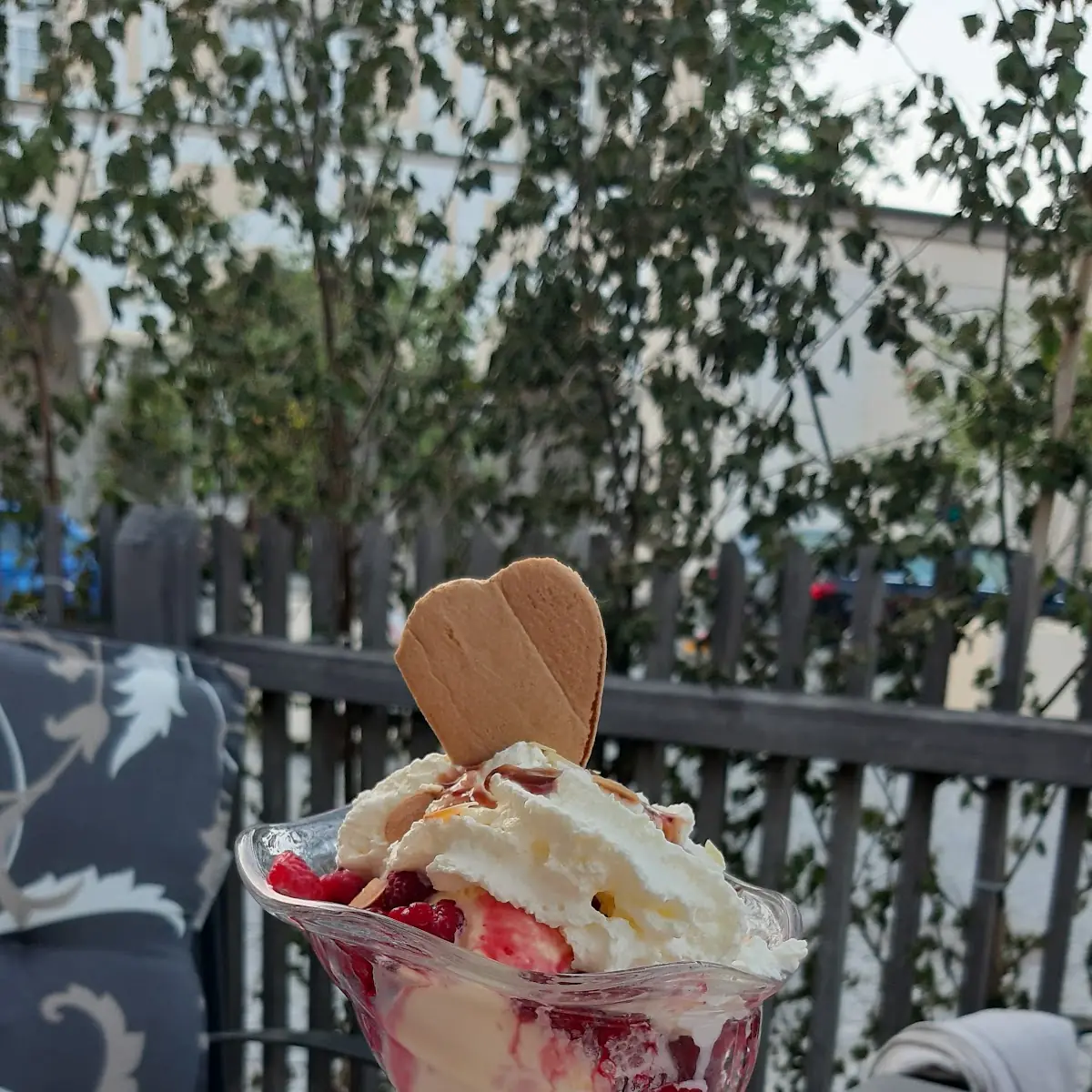 Erdbeerbecher